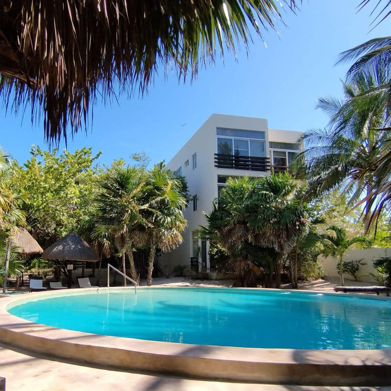 Alberca con palapa